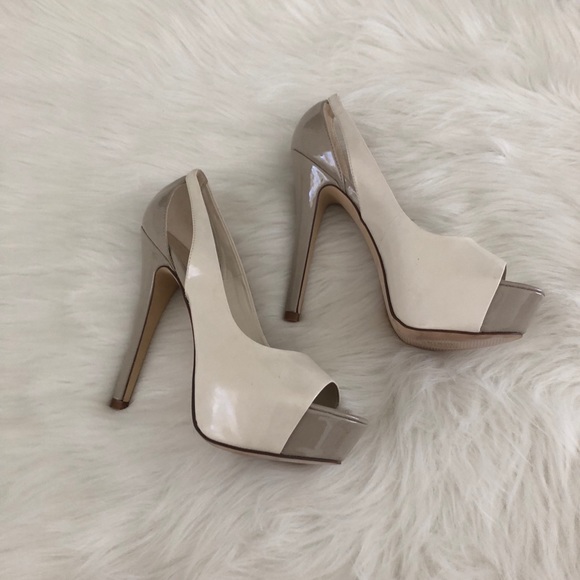Gorgeous Aldo White & Grey Pumps, size 6 - Picture 8 of 8